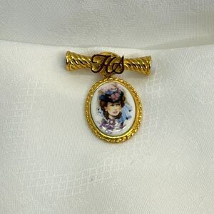 Vintage Avon 90s Presidents Club Porcelain Brooch